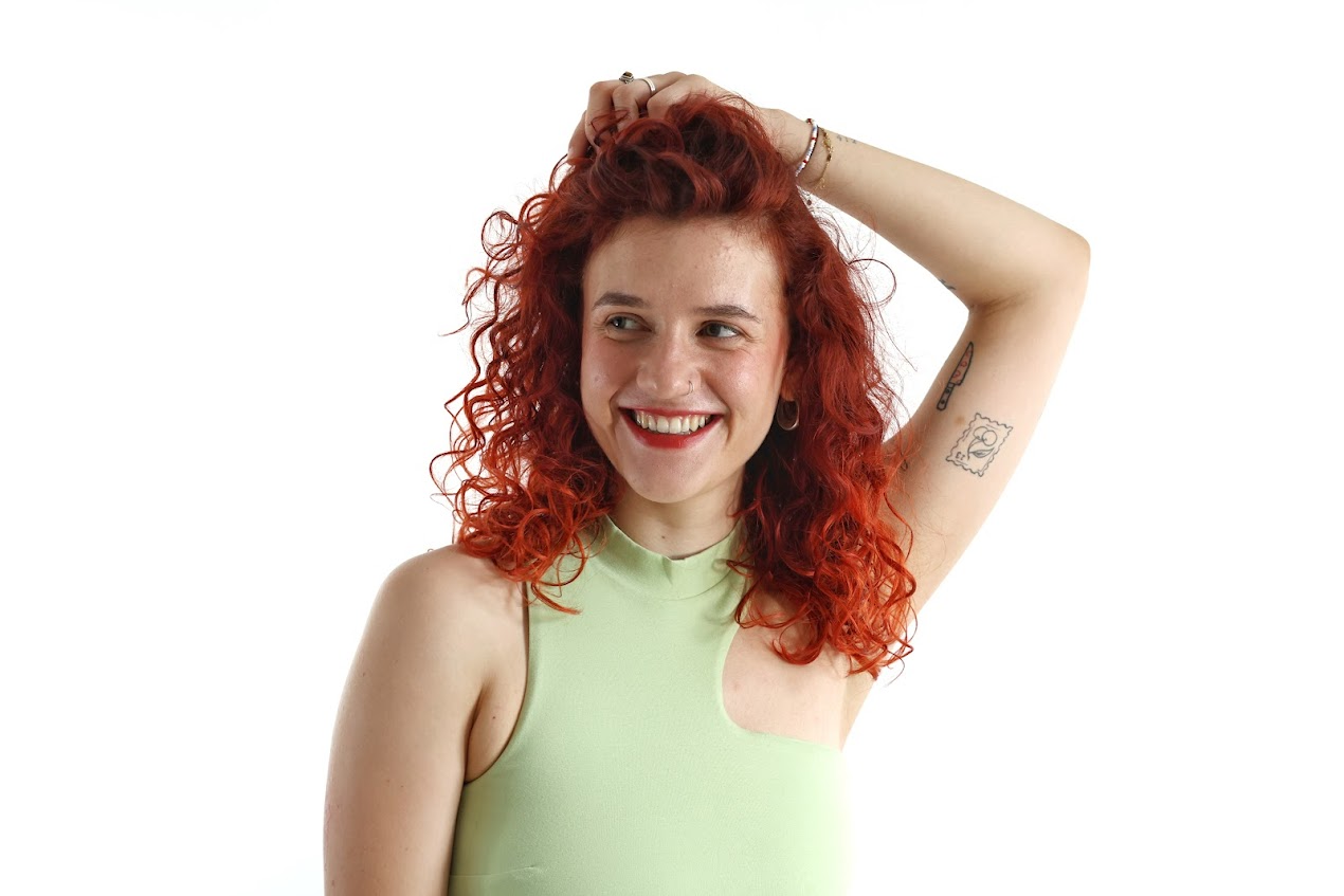 Authentisches Portrait eines rothaarigen Mädchens im Snaproom Studio Bern.